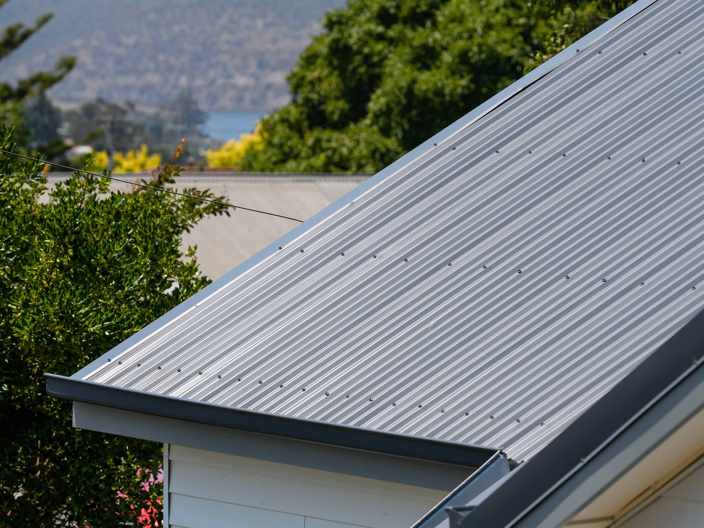 Re-roofing. Photo: Loic Le Guilly.